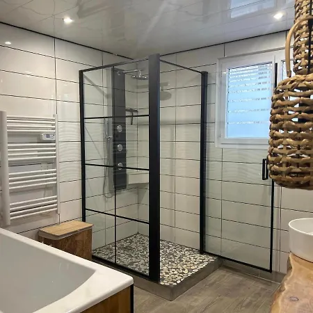 La Salamandre De L Olivier - Le Laurier Feriehus *